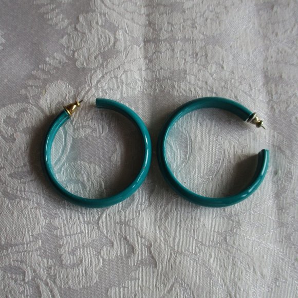 HOOP EARRINGS - VINTAGE MULTI COLORS – HOOP EARRINGS BUNDLE OF FIVE (5) - Picture 4 of 15